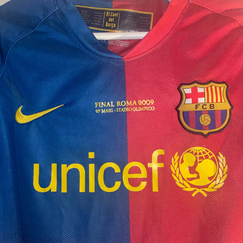 Barca retro med ingen namn där bak. Bra kvalite och inte använd mycket.. Sportswear.