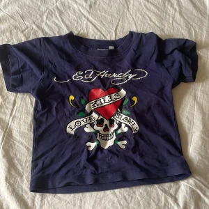 Ed hardy tröja - Jättefin ed hardy tröja som jag säljer då den var för liten för mig.