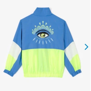 Kenzo barnjacka - Kenzo sommar/vår jacka i storlek 140/10 år i färgerna vit, blå och neon gul. Använd endast få gånger.