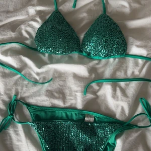 Calzedonia - Fin bikini , helt ny utan prislapp 🤍 använd 1-2 gånger  Överdel stl S/XS , underdel M