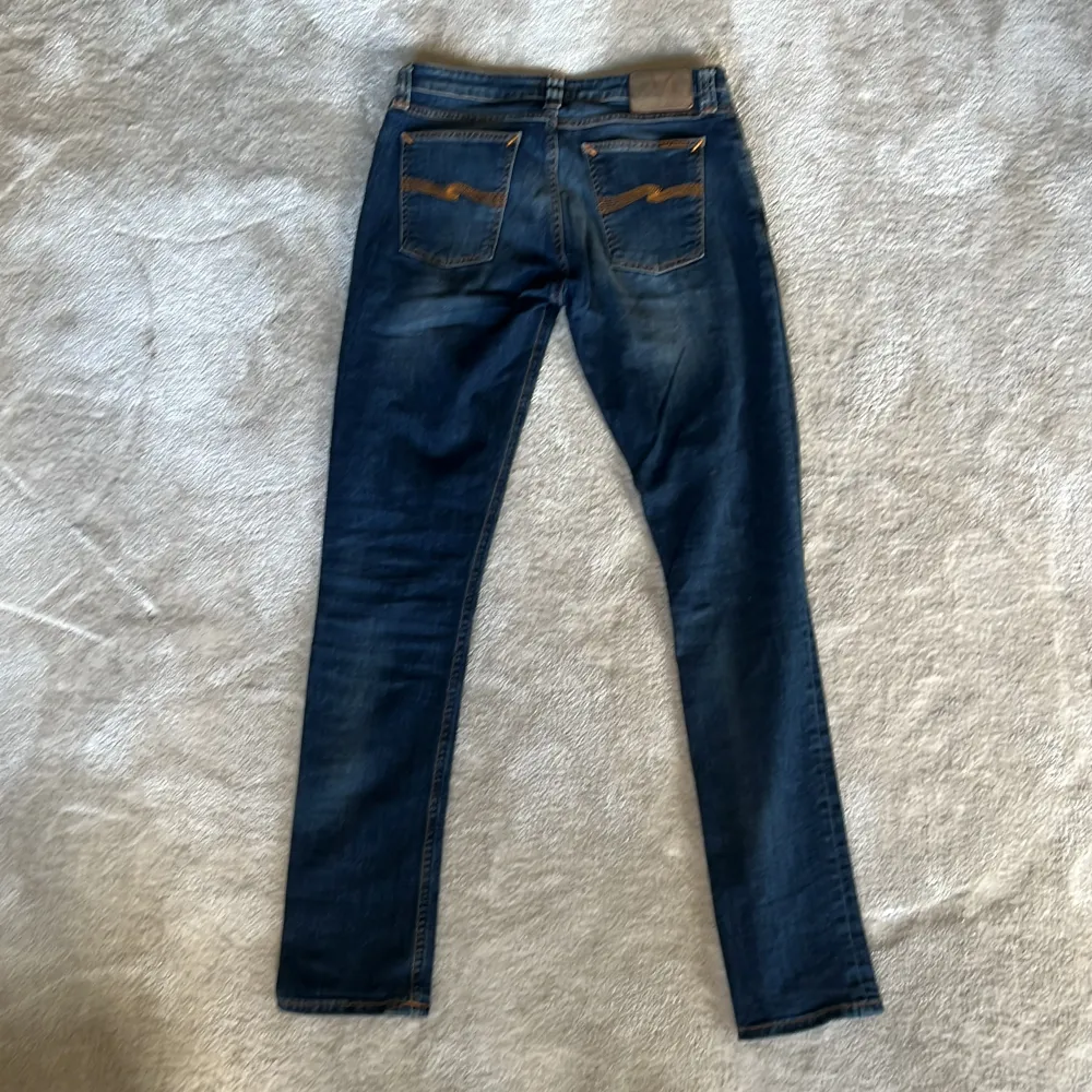 Säljer dessa Nudie jeans, skicket är 9/10 och storleken 30/32, priset kan diskuteras🙏🏼. Jeans & Byxor.