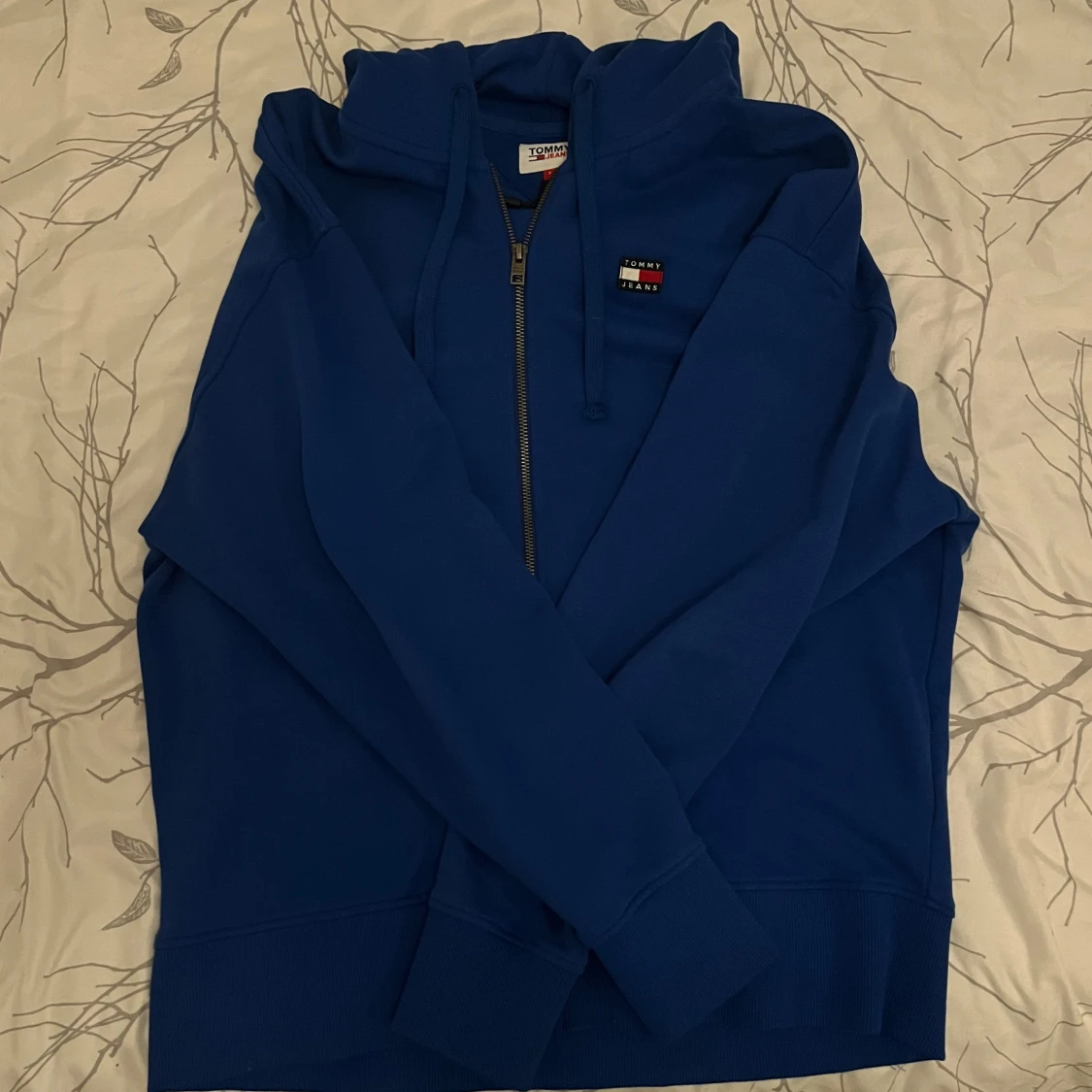 Blå hoodie från Tommy Jeans
