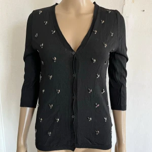 Svart kofta med paljetter - Inget att anmärka på 