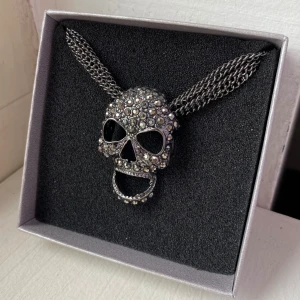 Dödskalle halsband - Ett coolt halsband med unikt utseende🌸