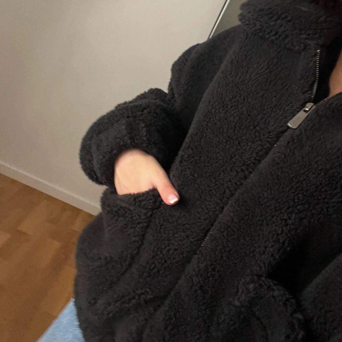 Svart teddyjacka med dragkedja - 91