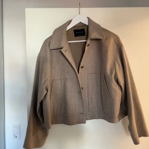 Kort kappa  - Kort höstkappa från Massimo Dutti 