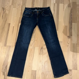 LTB jeans Valerie - Knappt använda LTB jeans i storlek W29/L32. 