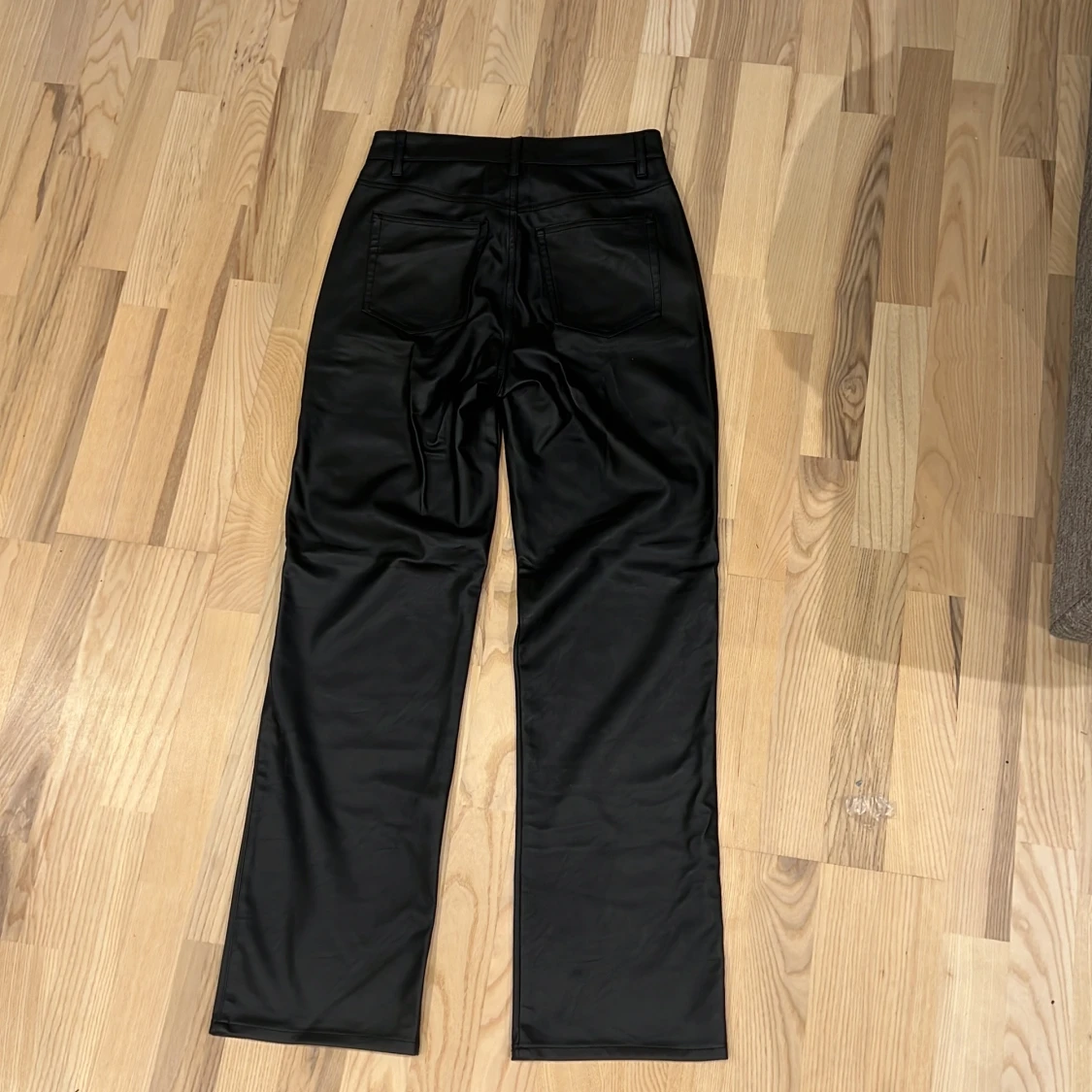 Vida ”läder” byxor från H&M - 93