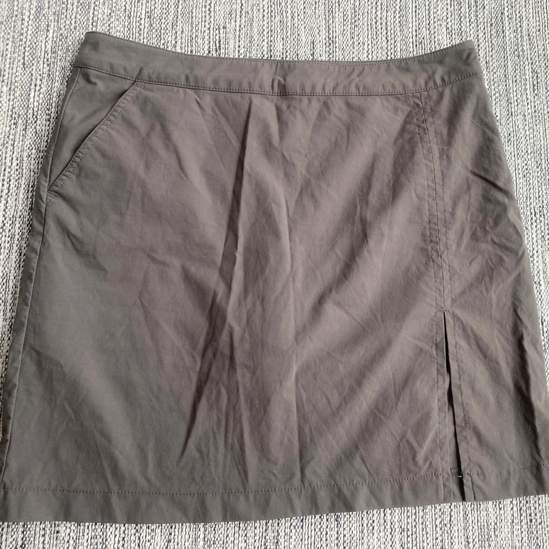 Bruna skorts i strl 40 från Casall