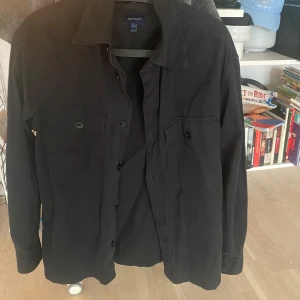 Gant overshirt - Storlek S men passar M också, nypris 1600kr. Inga defekter 