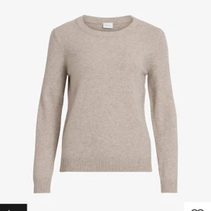 Beige stickad tröja - Stickad tröja från vila, använd 1-2 gånger, köpt för 330💗