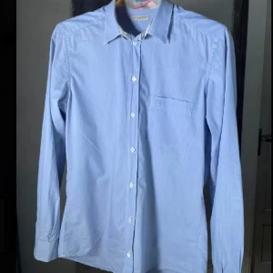 Burberry skjorta  - Hej nu säljer jag min svin snygga skjorta då jag behöver pengarna skriv privat om ni har några funderingar