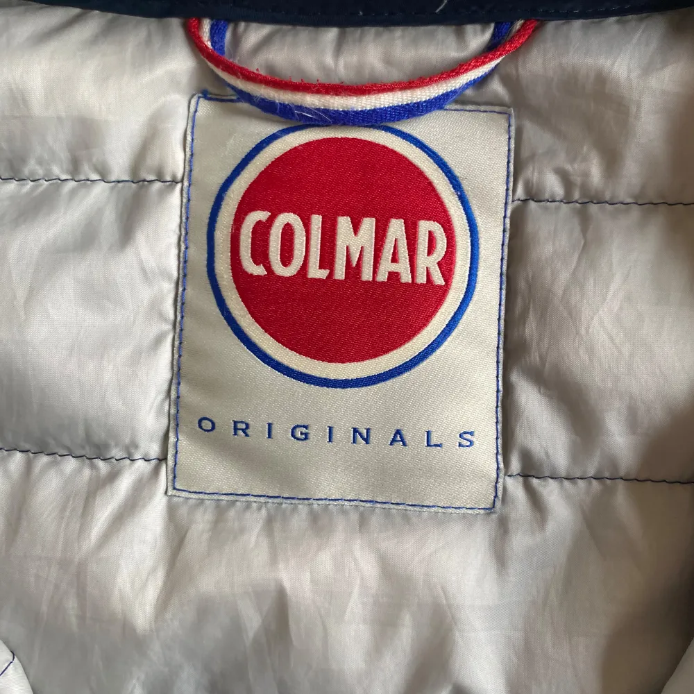 Colmar jacka i dam storlek xs Nypris ligger runt 3500kr men mitt pris är endast 1099kr. Jackor.