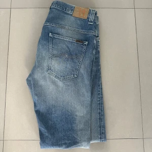 nudie jeans - 10/10 i skick, strlk 34/46, passar dig bäst som är 190cm, modell thin finn!  hör av er vid intresse! 