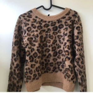 Ascool stickad leopard tröja!! - Ascool stickad leopard tröja som inte kommer till nån användning längre!!! Kom privat för fler bilder❤️