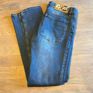 Cheeap monday jeans  - Tja säljer nu dessa sjukt sköna cheeap monday jeans då dom inte passar längre, skick är 9/10 inga defekter, vid mer funderingar är det bara att höra av sig 