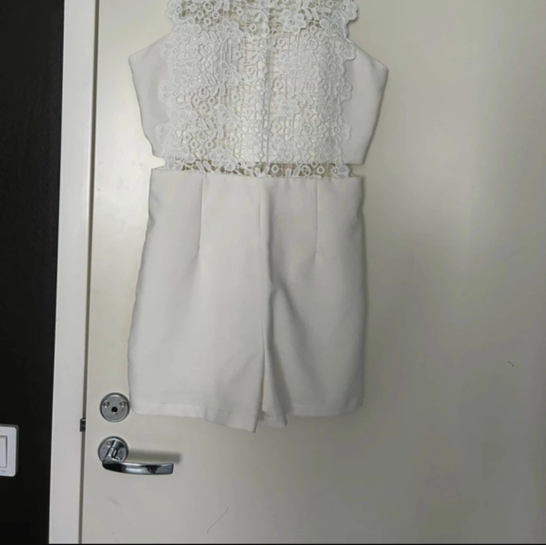 Vit spetsklänning - 90