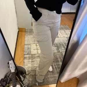 Beige cargobyxor - Använt typ ba 1 gång.