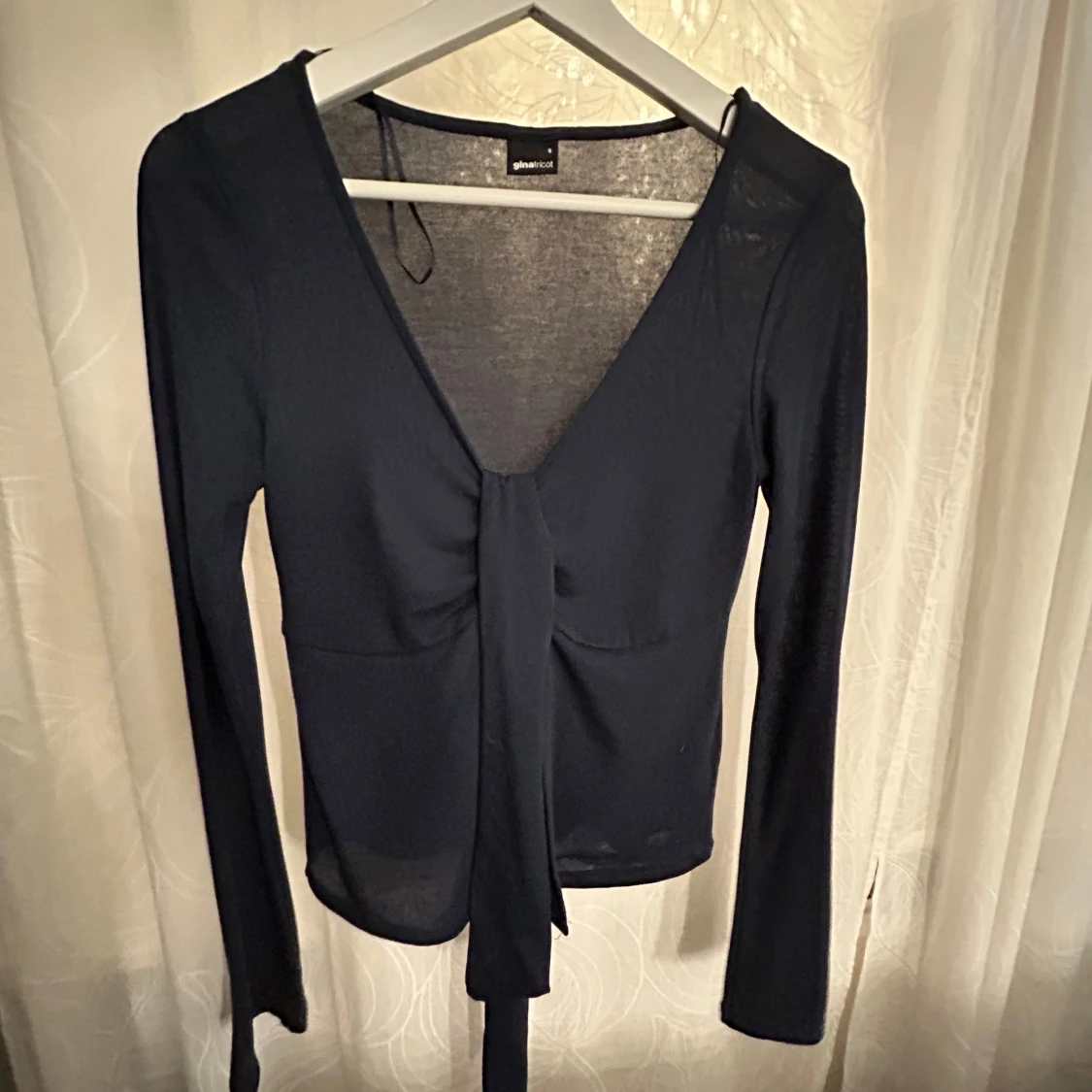 Svart långärmad topp från Gina Tricot