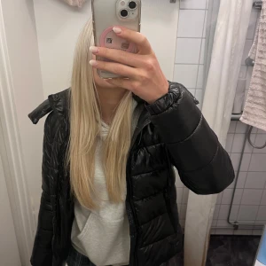 Lager 157 jacka - Säljer denna jackan från lager157 då den är lite liten för mig som är 168cm lång! Nyskick, använd fåtal gånger🥰