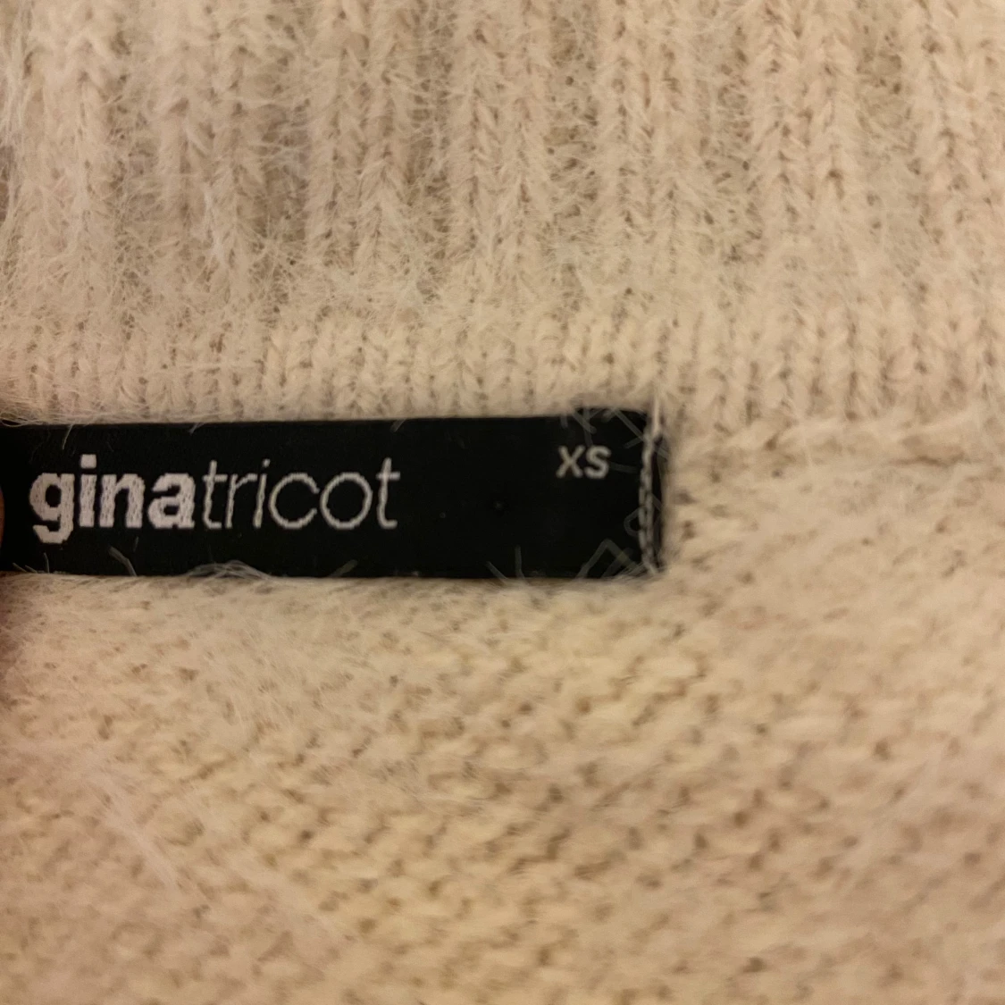 Beige stickad tröja från Gina Tricot - 91