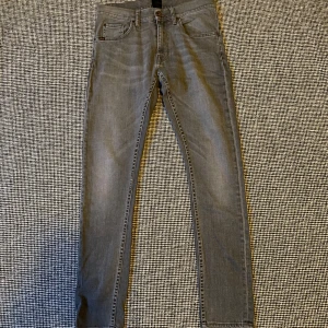 Tiger of Sweden Pistelero  - Tiger of Sweden Pistelero jeans • 29/32 men passar 30/32 • Använda men inga defekter • Pris ej hugget i sten •