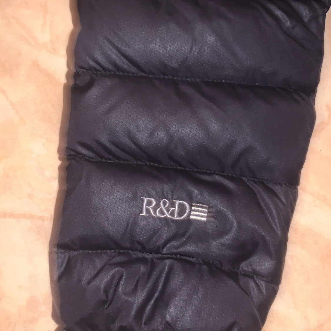 Svart dunjacka från Peak Performance - 93