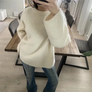 Mohair stickad tröja hm - Populär helt slutsålda mohair tröjan från h&m. Storlek S! Snygg och som ny! 