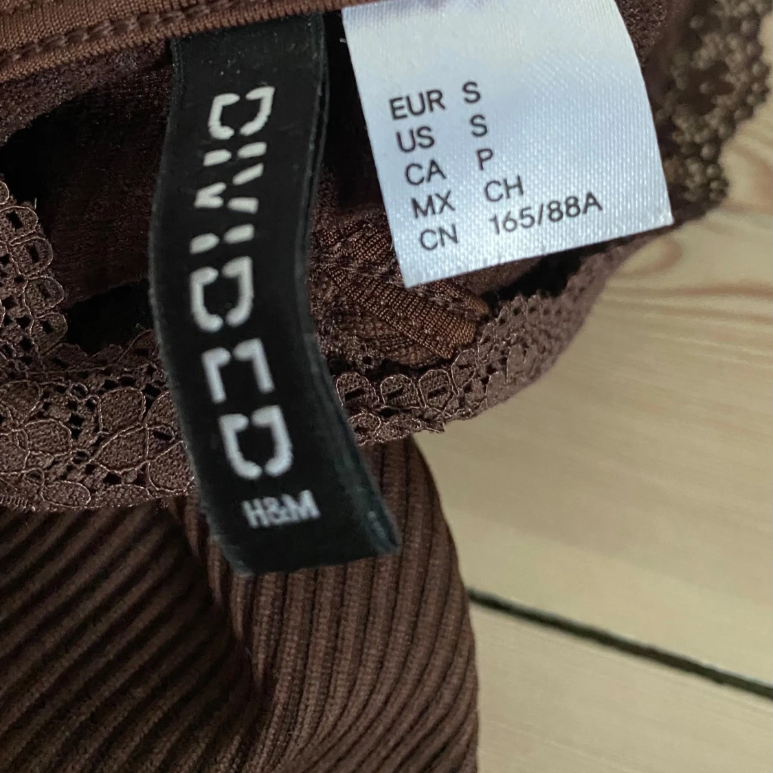 Brun ribbad klänning från H&M Divided - 91