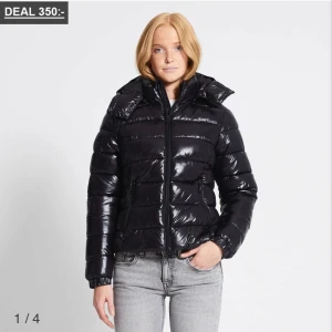 Pufferjacka ”nikki” - Säljer den populära jackan från lager 157 eftersom den inte kommer till användning! Kom med prisförslag!!!❤️tryck inte på köp nu förrän vi diskuterat💖💖