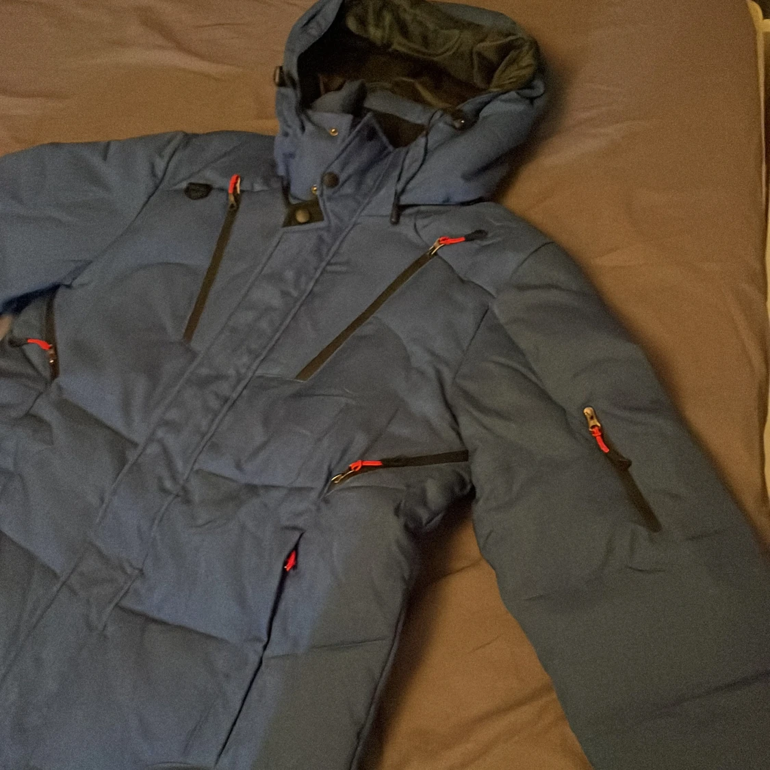 Blå dunjacka med huva - 91