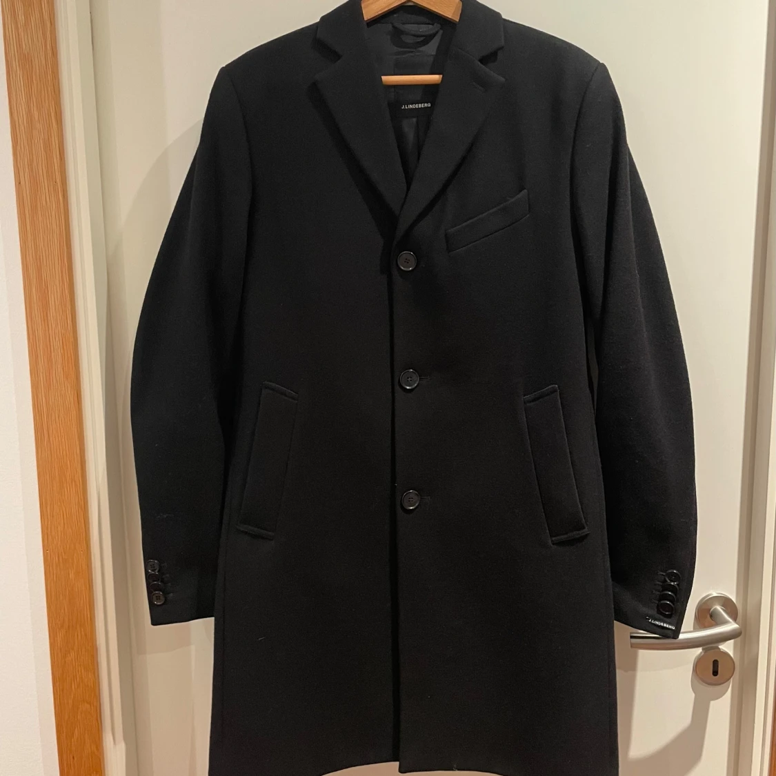 Svart rock från J.Lindeberg