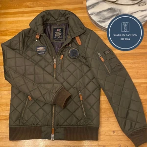 Morris pilot jacka  - Säljer en sjukt snygg Morris pilot jacka som är prima till våren. Storlek: Small men passar Medium! | Jackan är i fint skick | Nypris är 2300kr, vårat 599 | Skriv vid intresse