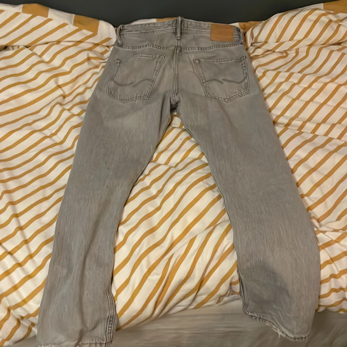 Grå jeans från Jack n Jones - 90