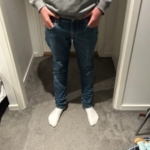JACOB COHEN Jeans - Tja säljer dessa blåa jeans ifrån Jacob cohen. De sitter slim fit och är storlek 31. Priset kan diskuteras.