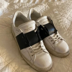 Valentino Skor - Snygga Valentino skor i bra skick, storlek 43, Inga skambud!