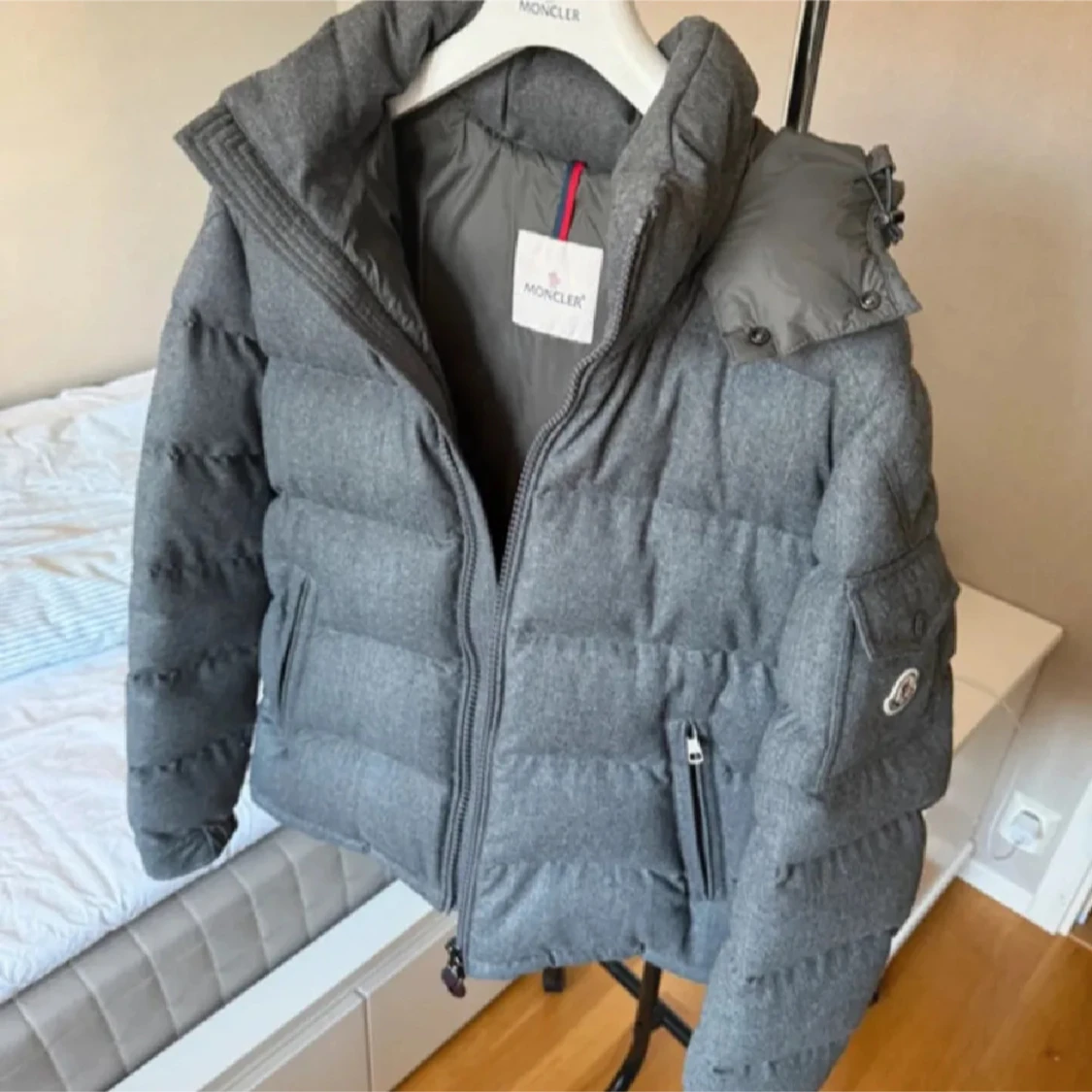 Grå dunjacka från Moncler - 90