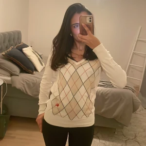 Vit Burberry tröja - Säljer min vita burberry tröja! 