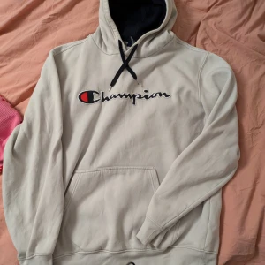 Vit Champion hoodie huvtröja XL/L - Inga fläckar, helt hel överallt, knappt använd. XL/L enligt mig