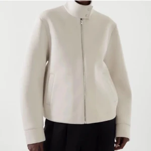 cos jacka - fin beige jacka från cos🤍