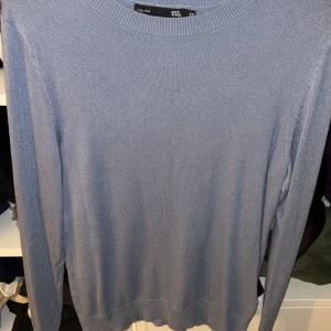 Stickad tunn tröja  - Blå stickad tröja från lager 157 köpt för 150 storlek xs pris kan diskuteras 