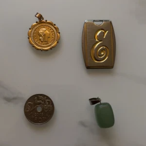 Hängen till smycken - Fyra unika hängen som funkar till ett halsband eller armband. Vid frågor så är det bara att höra av sig!