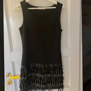 Klänning  - Jätte cool klänning!🔥🔥 Aldrig använd då den tyvärr är lite för liten för mig, därav har jag inte heller några fler bilder så fråga inte💙💙