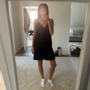 . - Jätte snygg svart klänning  