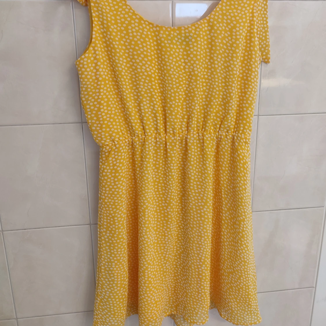 Gul klänning  - 93