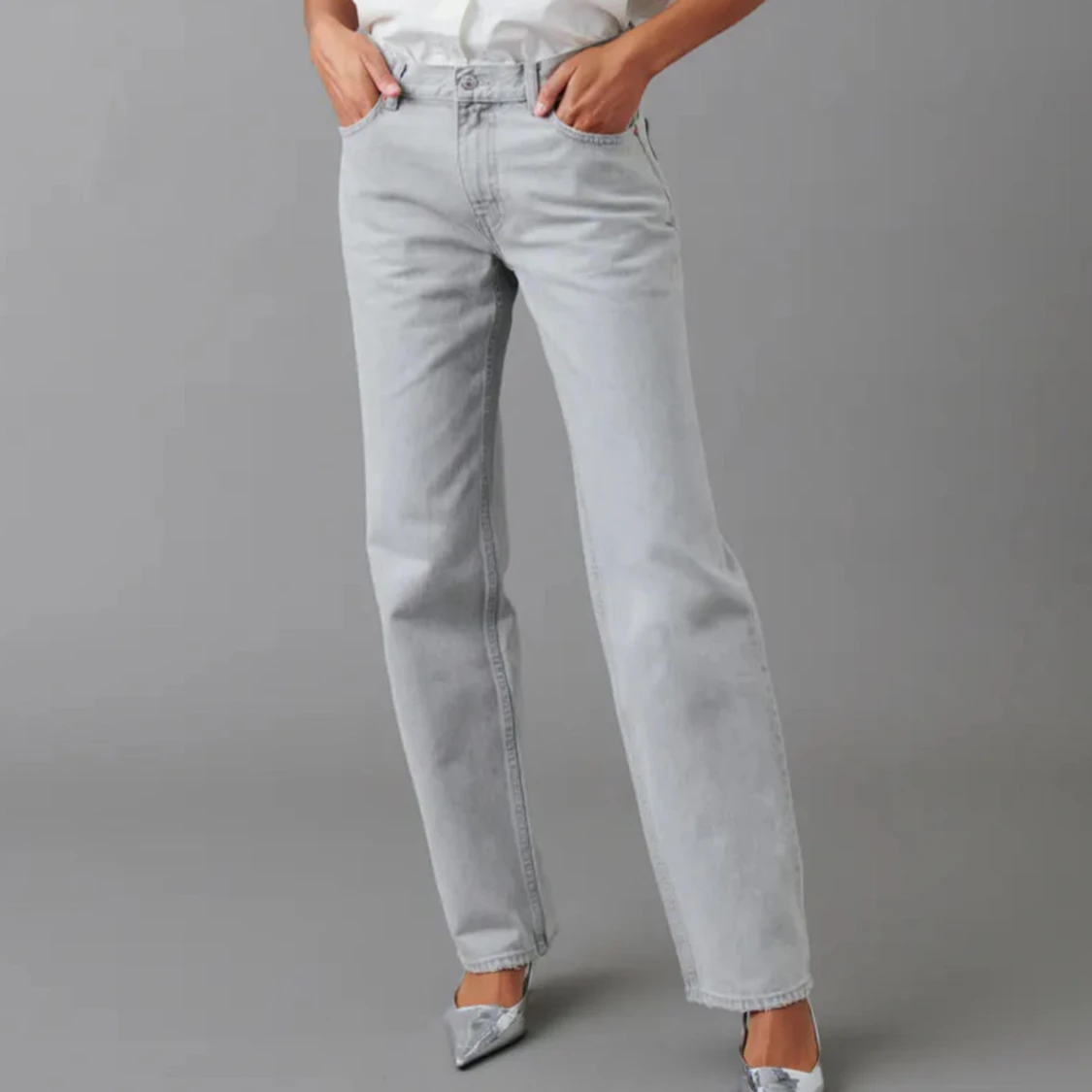 Lågmidjade grå jeans