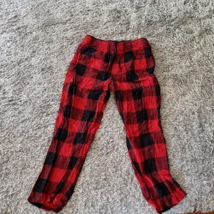 Pyjamas byxor - Storlek M  Varsamt använda 