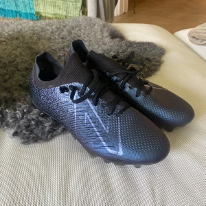 Fotbollsskor  - Newbalance takela v4 Knappt använda  Storlek 44,5 är som en 44