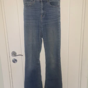 High/mid waist Boothcut/flare jeans - Använder ej längre lite för korta, använt några ggr 
