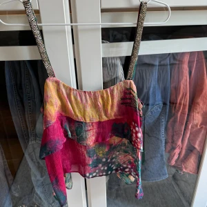 Zara topp  - Super nice. Aldrig använd😇😍